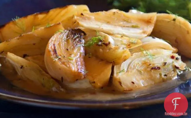 Bulbo vitrificado e refogado do Funcho do estilo de Thomas Keller