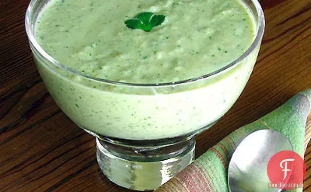Tomatillo gelado e sopa de iogurte