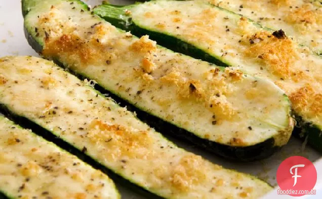 Abobrinha assada com parmesão