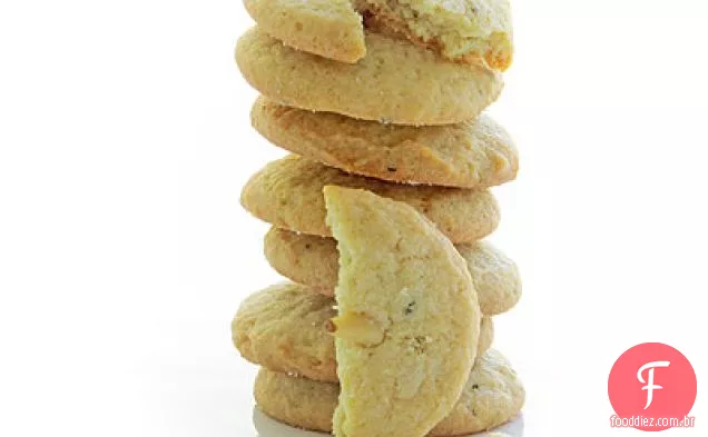 Biscoitos de pinhão com alecrim e azeite