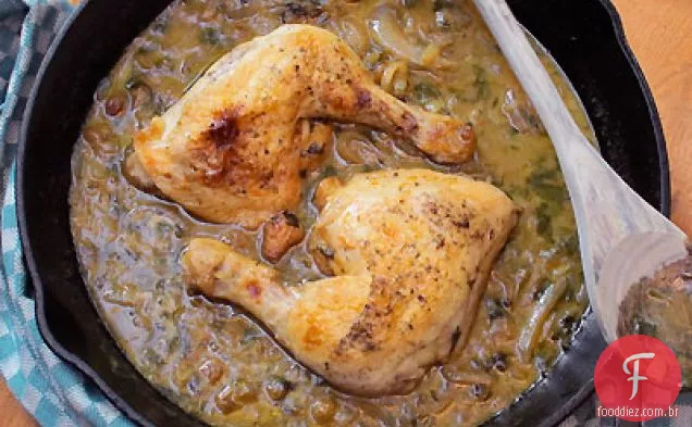 Vinagre de cidra frango refogado coxas e pernas com cebola e passas