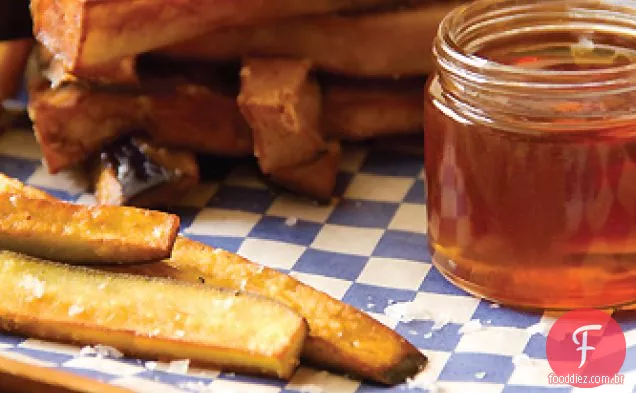 Batatas fritas de berinjela com mel e sal marinho