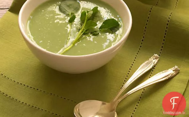 Sopa cremosa de agrião com sálvia