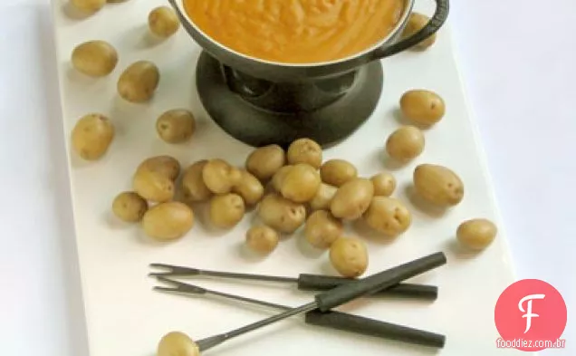 Fazenda Cheddar e Fondue robusto Irlandês com batatas novas