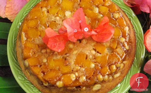 Bolo de manga de cabeça para baixo com noz de macadâmia