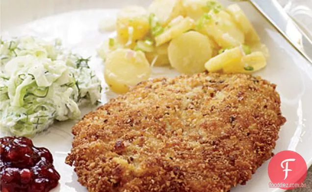 Schnitzel Wiener crocante com conservas de mirtilo