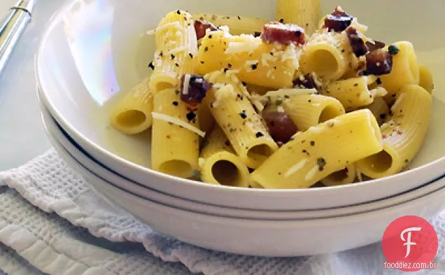 Rigatoni Carbonara com Guanciale