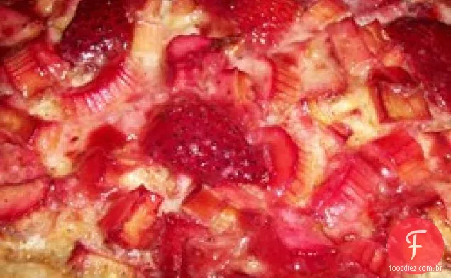 Torta De Creme De Ruibarbo De Morango