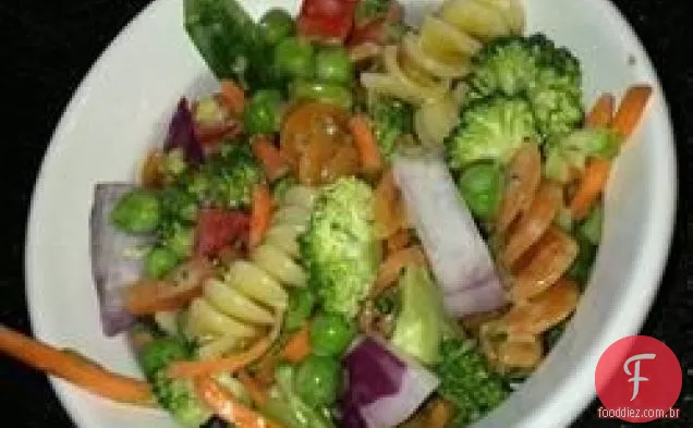 Salada colorida da massa da esperança