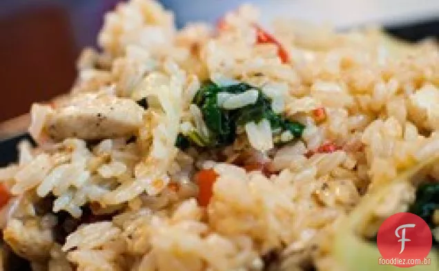 Arroz Frito Com Frango Com Manjericão Picante Tailandês