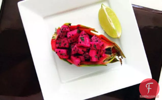 Salada de frutas do dragão com gengibre e hortelã