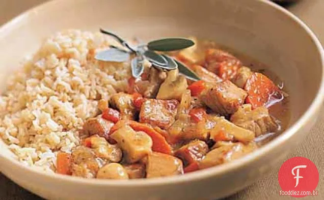 Ensopado de carne de porco e vegetais de bordo