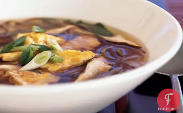 Tigela de macarrão Soba com ovo