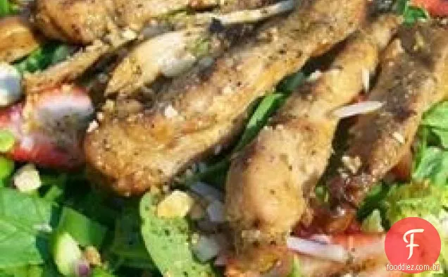 Salada de frango grelhado com frutas da estação