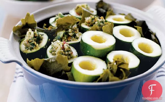 Abobrinha recheada com arroz e endro