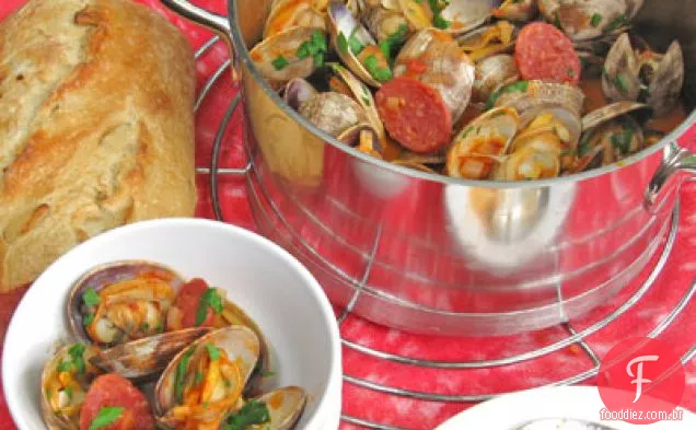 Amêijoas picantes com salsicha Abruzzese