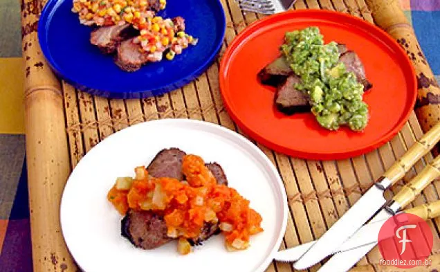 Tri-Tip grelhado picante com um Trio de Salsa
