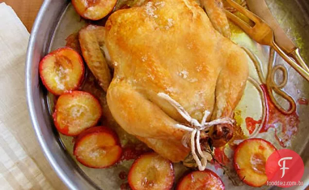 Frango assado com ameixas de alecrim mel