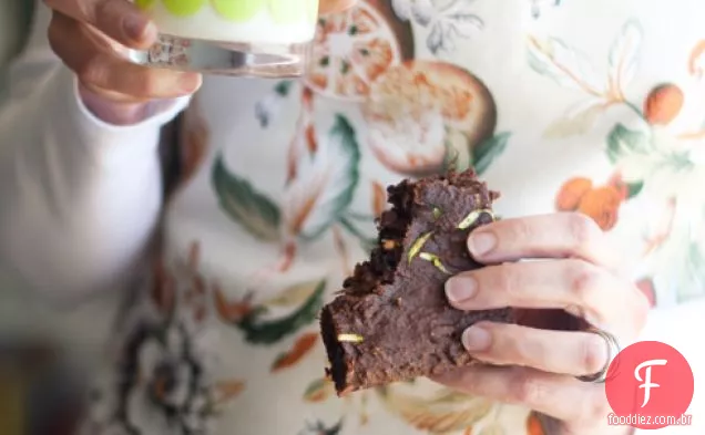 Brownies sem glúten da abobrinha da microplaqueta do Chocolate