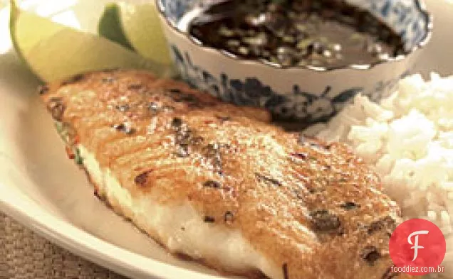 Bacalhau crocante com molho de soja e gengibre