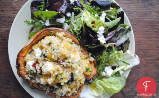 Barcos De Squash Com Salada De Quinoa