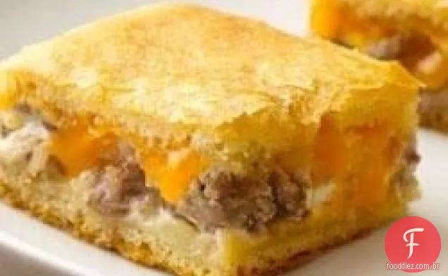 Praças crescentes de salsicha e queijo de Pillsbury