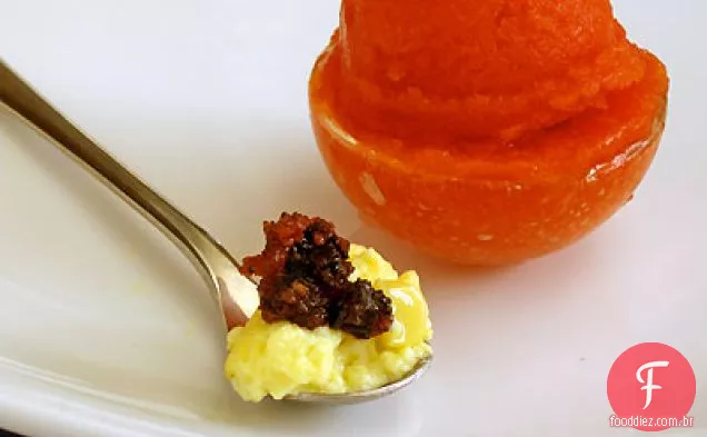 Brulee de milho com Bacon cristalizado picante e sorvete de tomate