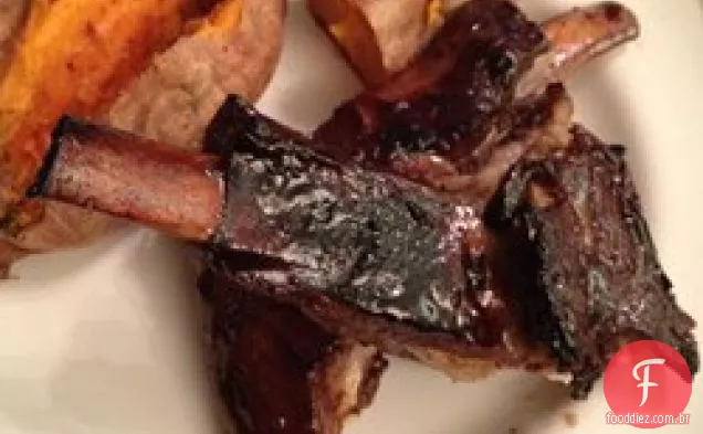 Costelas de cordeiro com mel e vinho