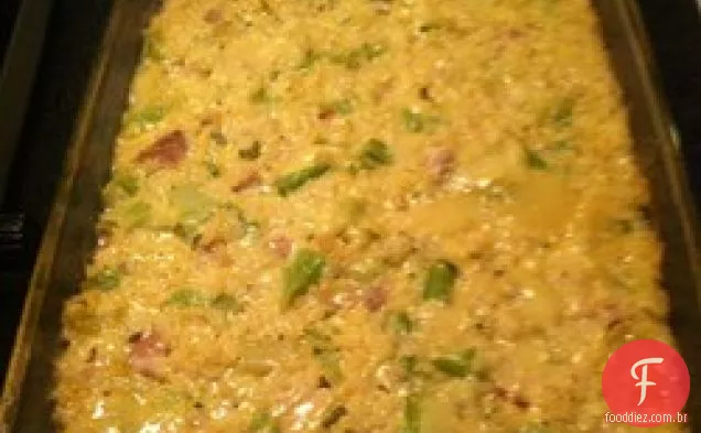 Caçarola de porco, brócolis e arroz