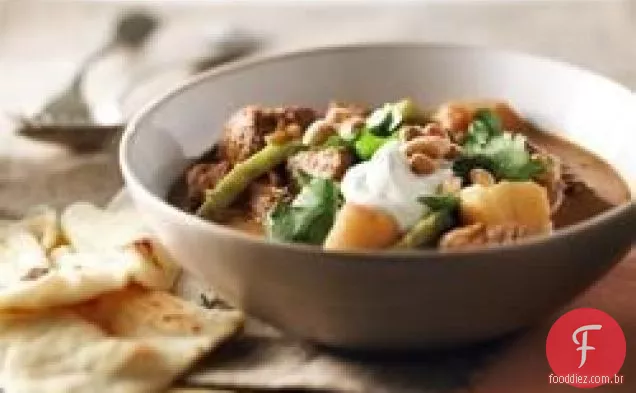 Fogão lento carne e batata Curry