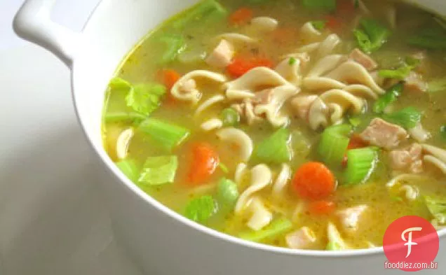 Sopa de Macarrão De Galinha Da Vovó