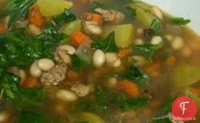 Couve saborosa, feijão Cannellini e sopa de batata