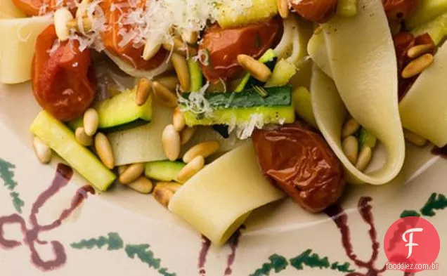 Pappardelle Com Abobrinha, Tomate Assado E Alecrim Fresco