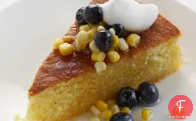 Bolo de milho doce com compota de mirtilo-lavanda