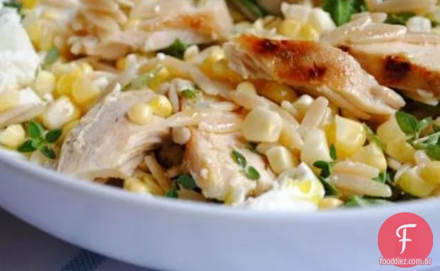 Salada De Milho Doce, Manjericão E Frango Feta