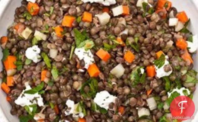 Salada francesa de lentilha com queijo de cabra