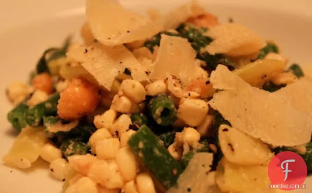 Salada De Final De Verão Com Milho Doce, Feijão Romano E Macadâmia