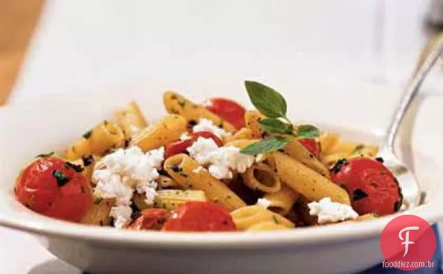 Macarrão com cinco ervas frescas