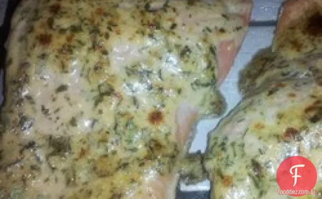 Salmão Grelhado Com Crosta De Ervas