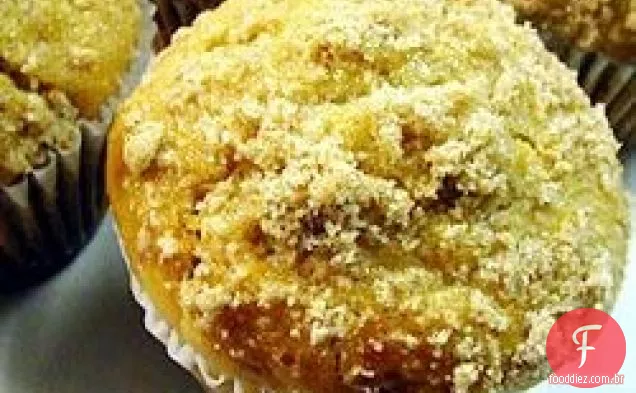 Jumbo Fluffy Walnut Apple Muffins