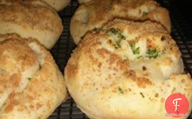 Rolos De Jantar De Parmesão De Alho