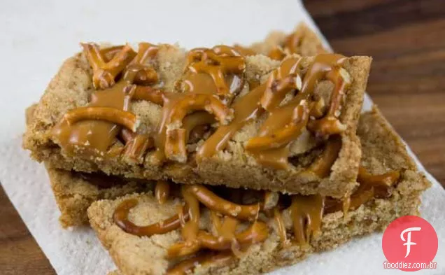 Pretzel Caramel Shortbread Bars