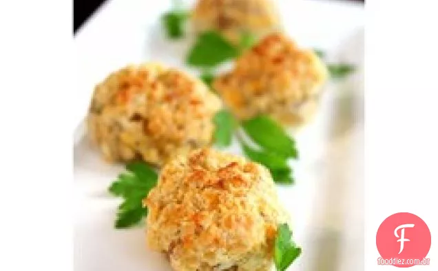 Parmesão e salsa salsicha bola aperitivo