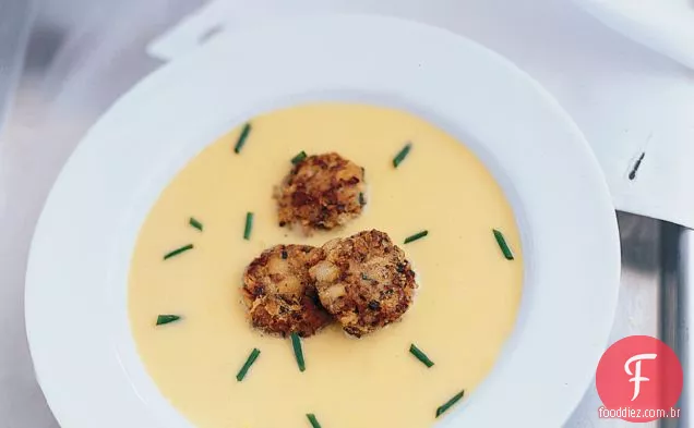 Sopa de milho doce de Reitzer com bolos de caranguejo Shiitake