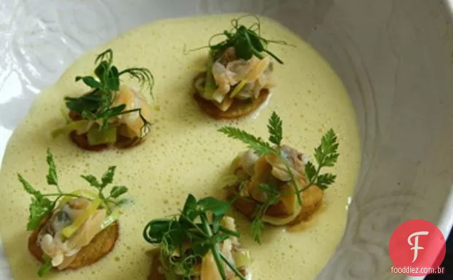 Amêijoas De Açafrão E Sopa De Milho