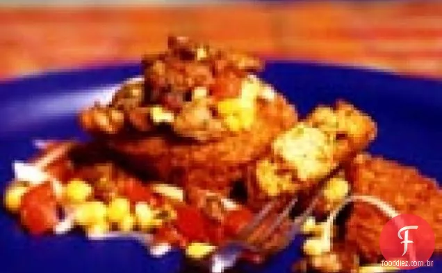 Bolinhos de cuscuz com milho fresco e molho de tomate