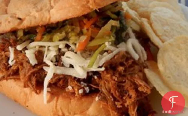 Cerveja e Bourbon puxaram sanduíches de porco