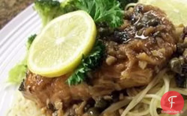 Piccata da galinha com massa Do Cabelo Do Anjo