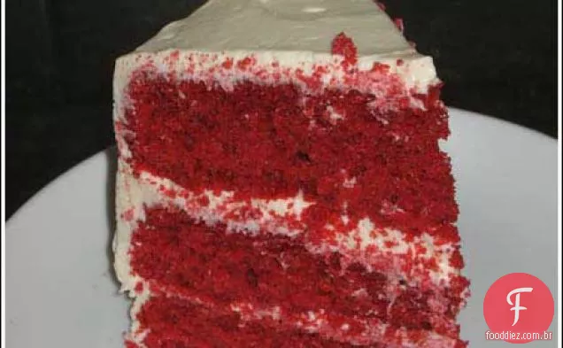 Bolo De Veludo Vermelho Feito Com Lírio Branco