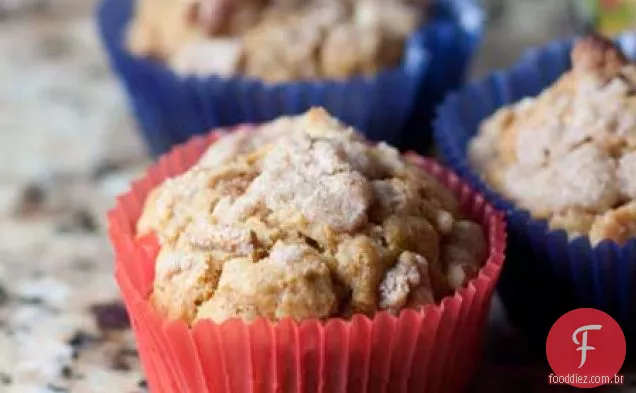 Muffins Inteiros Da Especiaria Do Bordo Da Abóbora Do Trigo
